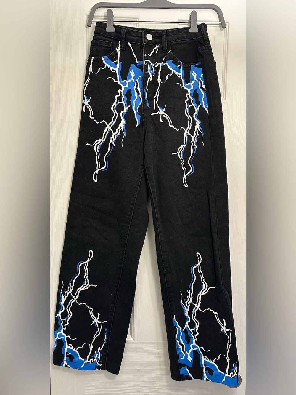 💙⚡️🤍⚡️SHEIN Black Straight Jeans with Blue & White Lightning Print, Size XS/0